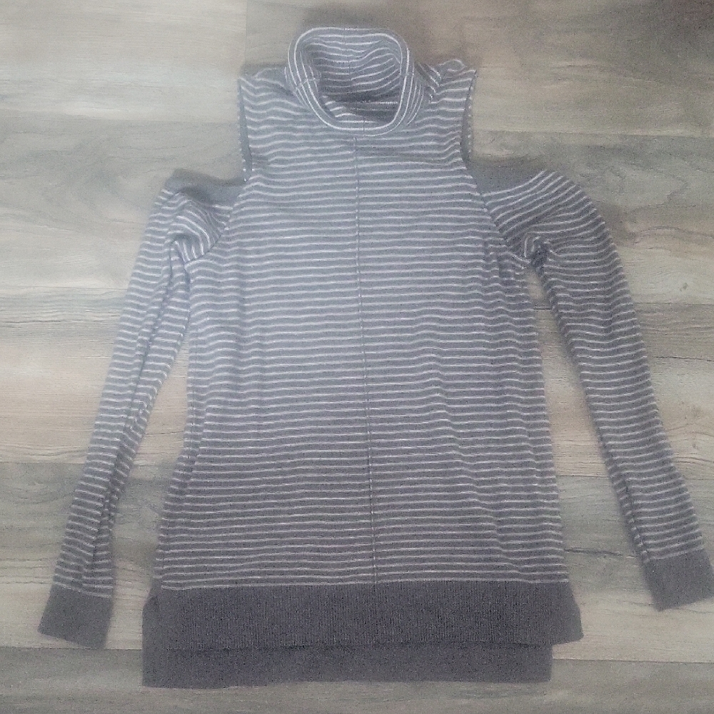 Trouve Cutout Shoulder Striped Gray Women's Sweater XS